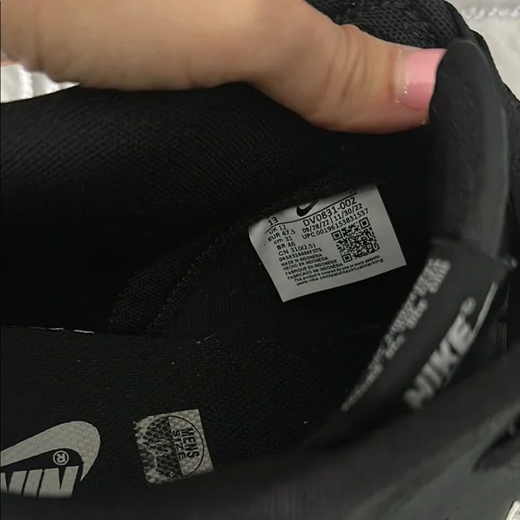 Nike Black and White Sneakers - Picture 6 of 6